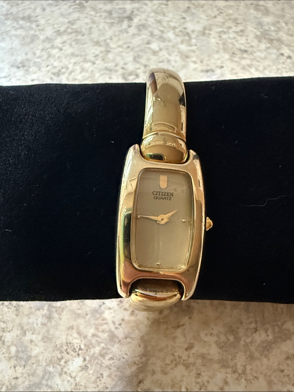 Vintage Citizen Womens Watch 16mm Gold Tone Bangle. 7”needs battery.